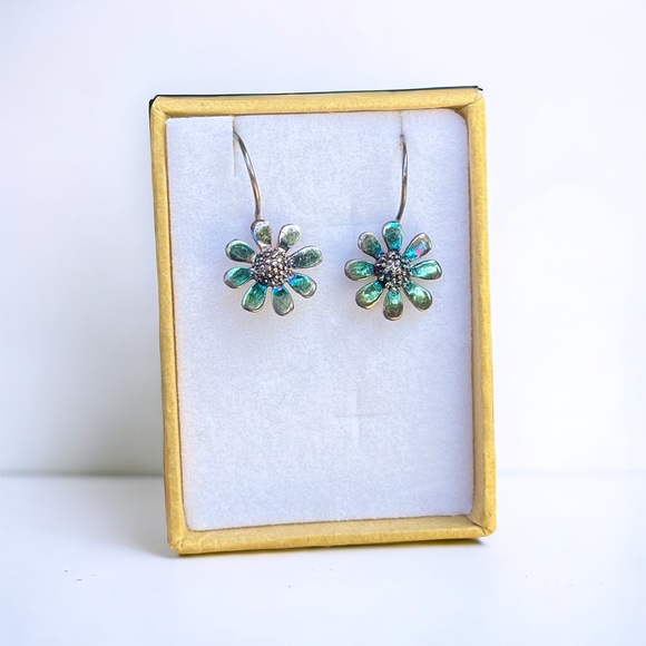 MARTHA JACKSON Metal Iridescent Floral Mini Hook Earrings New in Box Crafted - Picture 2 of 4